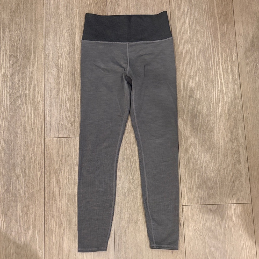 Vuori Women's Gray Leggings